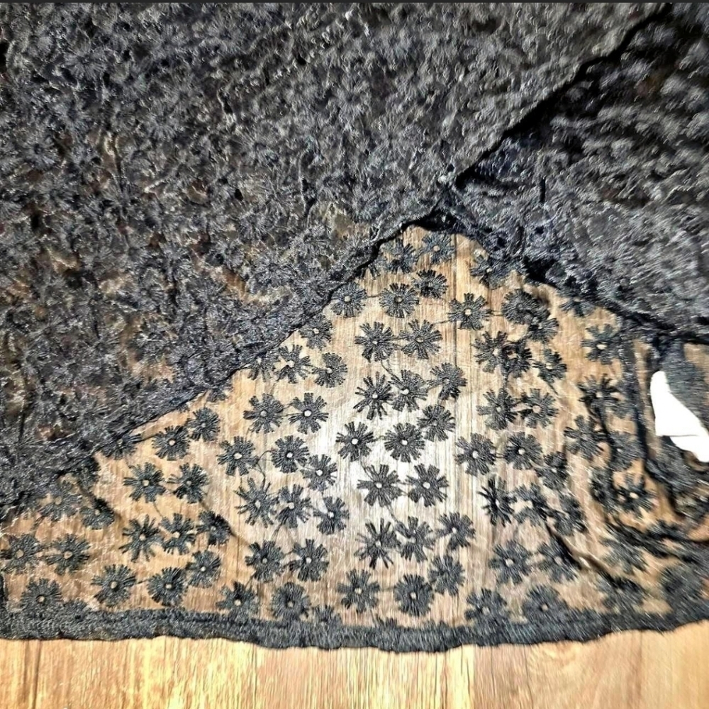 Free Kisses black floral lace sheer short sleeve top size M - Picture 4 of 4